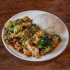 Best Chicken w. Broccoli in Sandusky, OH